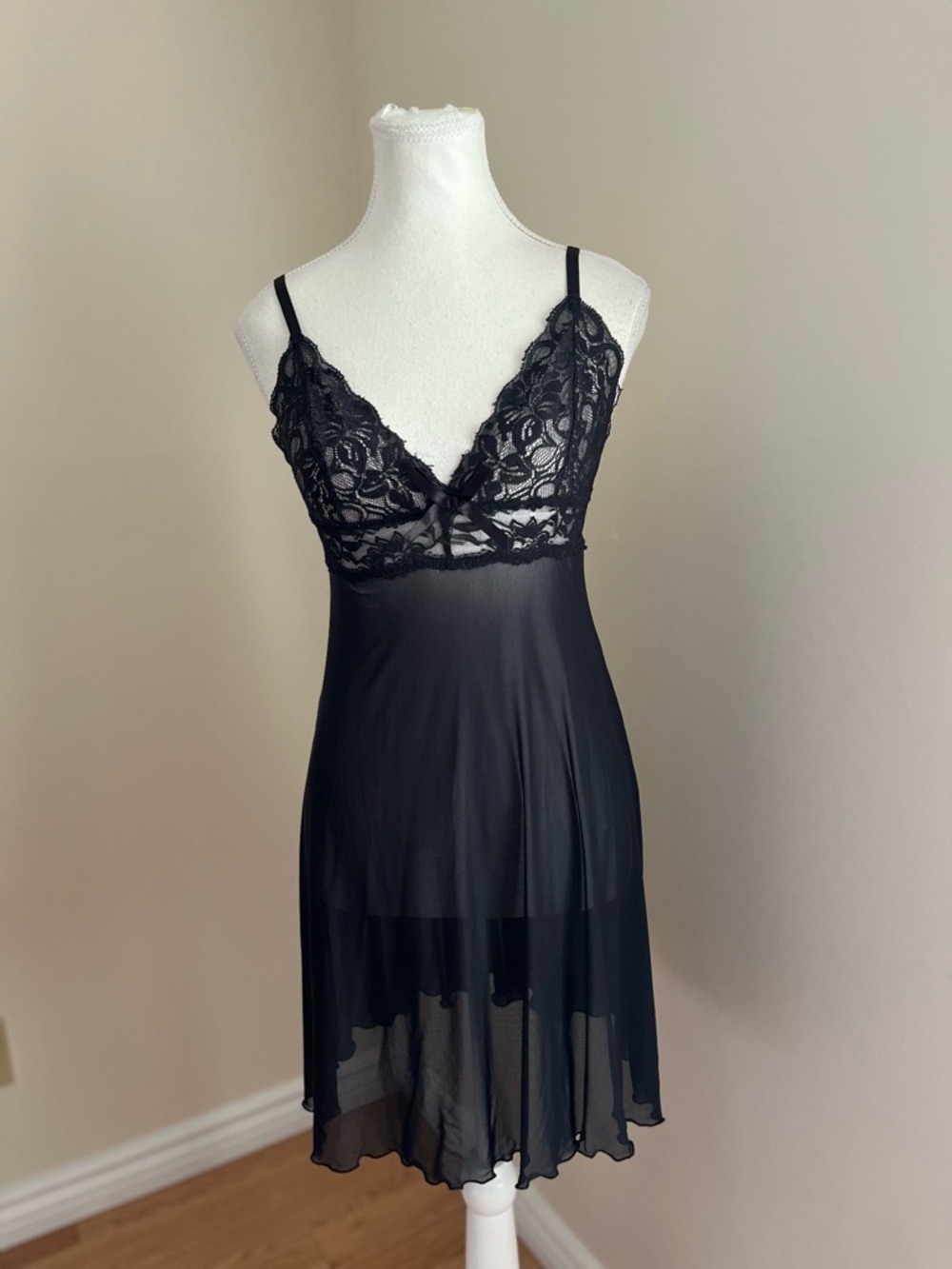 La Vie En Rose Black Lace Chemise with Sheer Skirt - Picture 5 of 8